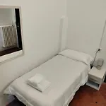 & 7 Auberge de jeunesse *