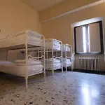 & 7 Auberge de jeunesse