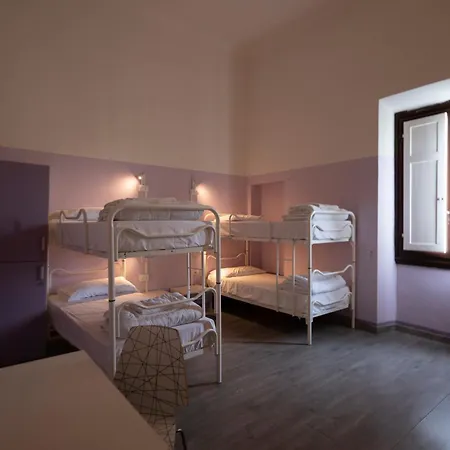Hostal & 7