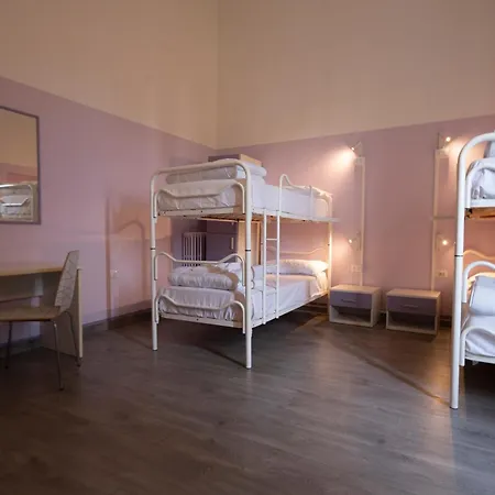 Hostal & 7