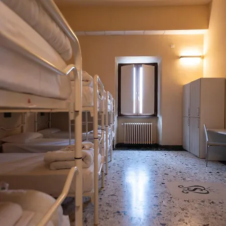 Hostal & 7 *